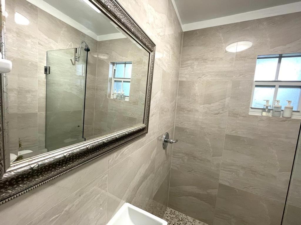 Cozy Room In The Heart Of Little Havana マイアミ エクステリア 写真